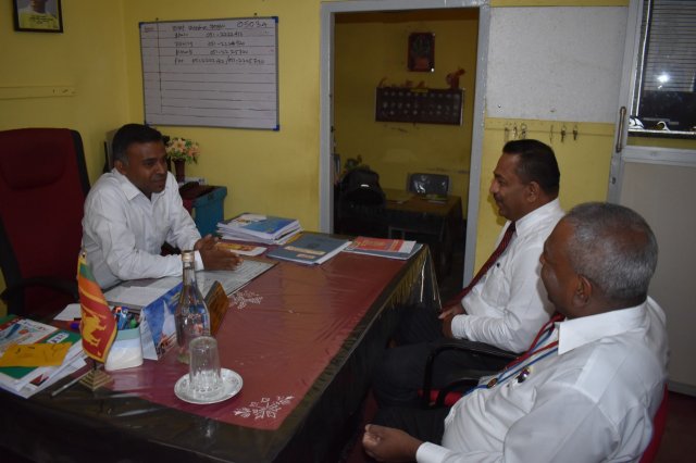 මස්කෙළිය සමන්එලිය විද්‍යාලයේ දරුවන්ට පාසල් උපකරණ සහ වියලි ආහාර ද්‍රව්‍ය බෙදා දෙයි